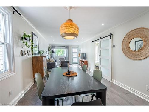 33 Huxley Avenue N, Hamilton, ON - Indoor Photo Showing Dining Room