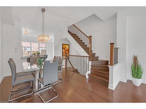 51-275 Royalton Common, Oakville, Oakville, ON - Indoor Photo Showing Dining Room