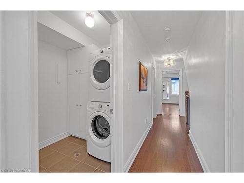 51-275 Royalton Common, Oakville, Oakville, ON - Indoor Photo Showing Laundry Room