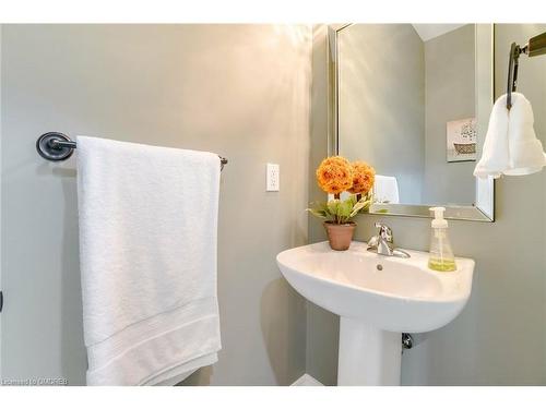 79 Padua Crescent, Stoney Creek, ON - Indoor Photo Showing Bathroom