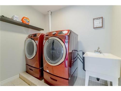 79 Padua Crescent, Stoney Creek, ON - Indoor Photo Showing Laundry Room