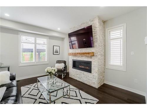 79 Padua Crescent, Stoney Creek, ON - Indoor Photo Showing Living Room With Fireplace