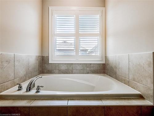 367 Emmett Landing, Milton, ON - Indoor Photo Showing Bathroom