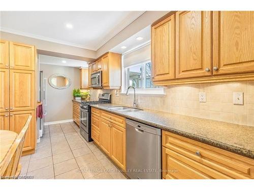 28 Parkview Place, Brampton, ON - Indoor Photo Showing Kitchen With Double Sink