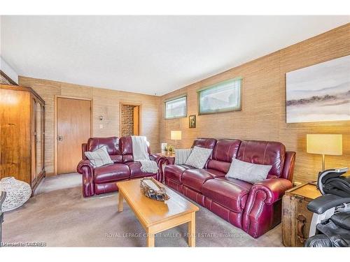 28 Parkview Place, Brampton, ON - Indoor Photo Showing Living Room