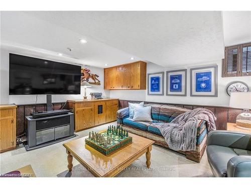 28 Parkview Place, Brampton, ON - Indoor Photo Showing Living Room