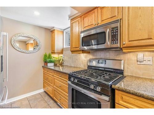 28 Parkview Place, Brampton, ON - Indoor Photo Showing Kitchen