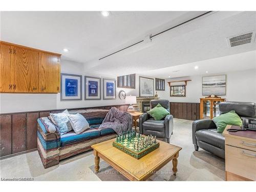 28 Parkview Place, Brampton, ON - Indoor Photo Showing Living Room