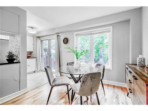 92-1240 Westview Terrace, Oakville, ON - Indoor Photo Showing Dining Room