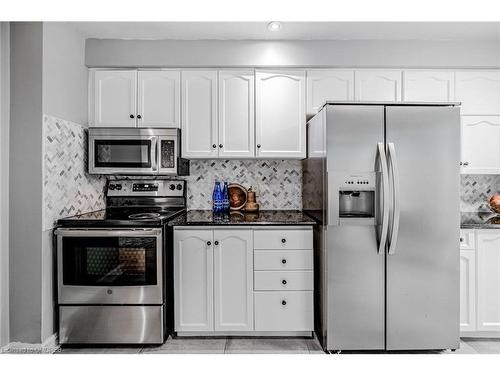 92-1240 Westview Terrace, Oakville, ON - Indoor Photo Showing Kitchen