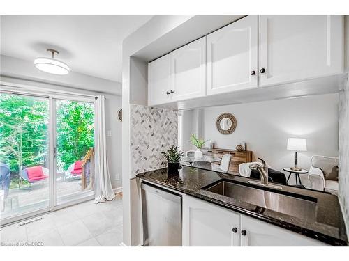 92-1240 Westview Terrace, Oakville, ON - Indoor Photo Showing Kitchen With Double Sink