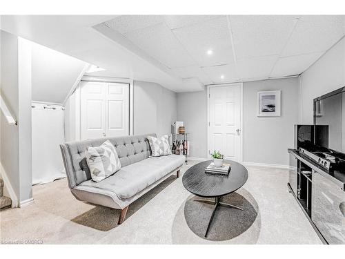 92-1240 Westview Terrace, Oakville, ON - Indoor Photo Showing Living Room