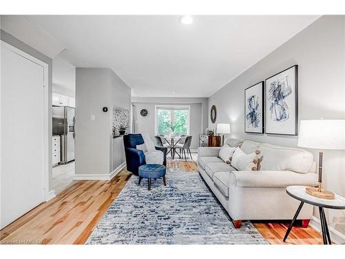 92-1240 Westview Terrace, Oakville, ON - Indoor Photo Showing Living Room