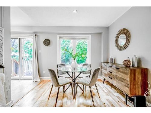 92-1240 Westview Terrace, Oakville, ON - Indoor Photo Showing Dining Room