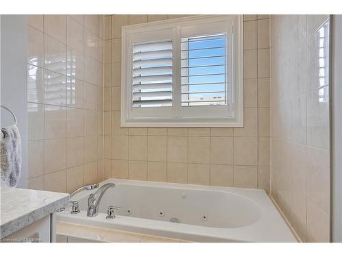 392 Grindstone Trail Trail, Oakville, ON - Indoor Photo Showing Bathroom