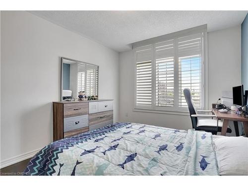 392 Grindstone Trail Trail, Oakville, ON - Indoor Photo Showing Bedroom