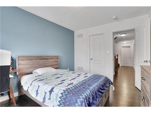 392 Grindstone Trail Trail, Oakville, ON - Indoor Photo Showing Bedroom