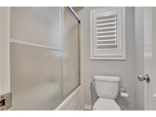 392 Grindstone Trail Trail, Oakville, ON - Indoor Photo Showing Bathroom