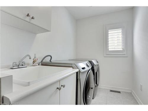 392 Grindstone Trail Trail, Oakville, ON - Indoor Photo Showing Laundry Room