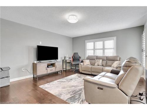 392 Grindstone Trail Trail, Oakville, ON - Indoor Photo Showing Living Room