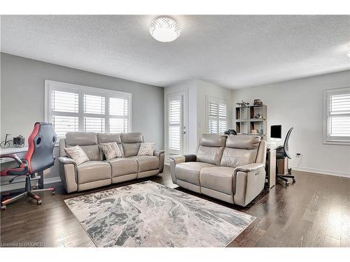 392 Grindstone Trail Trail, Oakville, ON - Indoor Photo Showing Living Room