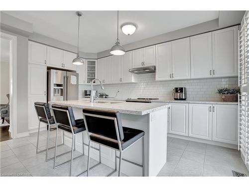 392 Grindstone Trail Trail, Oakville, ON - Indoor Photo Showing Kitchen With Upgraded Kitchen