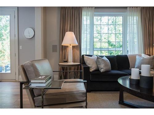 304 Mcgibbon Drive, Milton, ON - Indoor Photo Showing Living Room