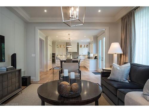 304 Mcgibbon Drive, Milton, ON - Indoor Photo Showing Living Room