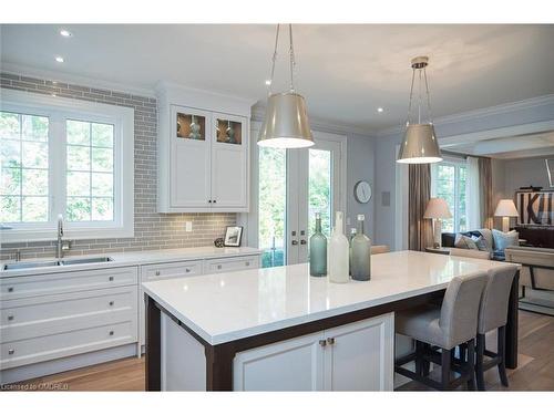 304 Mcgibbon Drive, Milton, ON - Indoor Photo Showing Kitchen With Upgraded Kitchen