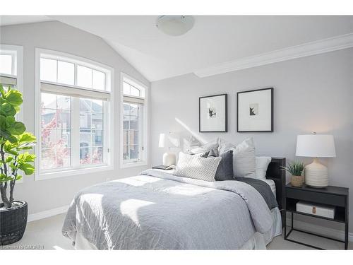 304 Mcgibbon Drive, Milton, ON - Indoor Photo Showing Bedroom