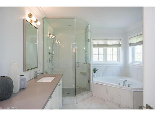 304 Mcgibbon Drive, Milton, ON - Indoor Photo Showing Bathroom