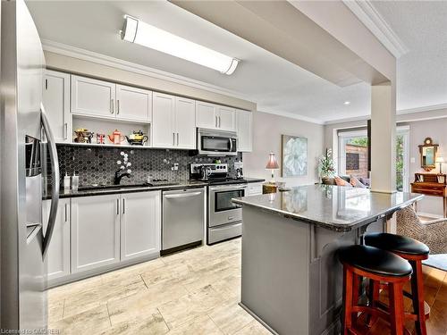 2252 Fairbairn Court, Oakville, ON - Indoor Photo Showing Kitchen With Upgraded Kitchen