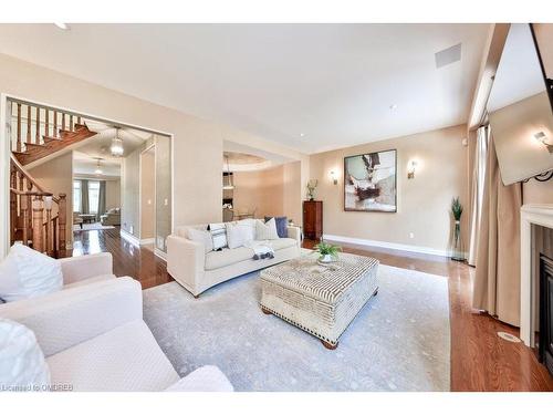 3-4135 Shipp Drive, Peel, ON - Indoor Photo Showing Living Room