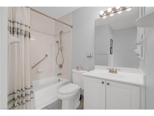 2510-100 Burloak Drive, Burlington, ON - Indoor Photo Showing Bathroom