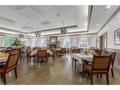 2510-100 Burloak Drive, Burlington, ON - Indoor Photo Showing Dining Room