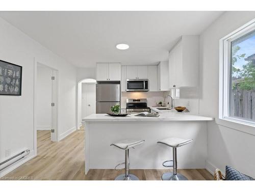 34 Rykert Street, St. Catharines, ON - Indoor Photo Showing Kitchen