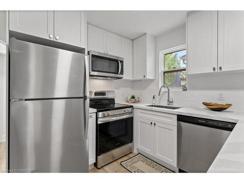 34 Rykert Street, St. Catharines, ON - Indoor Photo Showing Kitchen With Upgraded Kitchen