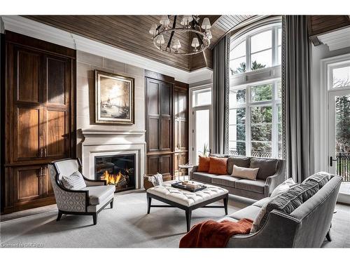 121 Rebecca Court, Maple, ON - Indoor Photo Showing Living Room With Fireplace