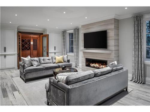 121 Rebecca Court, Maple, ON - Indoor Photo Showing Living Room With Fireplace