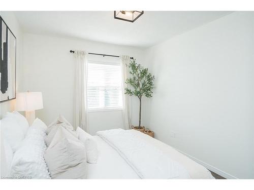 24 Willver Drive, St. Catharines, ON - Indoor Photo Showing Bedroom