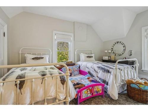 585 Dundas Street E, Hamilton, ON - Indoor Photo Showing Bedroom