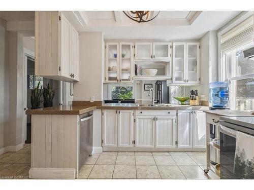 585 Dundas Street E, Hamilton, ON - Indoor Photo Showing Kitchen