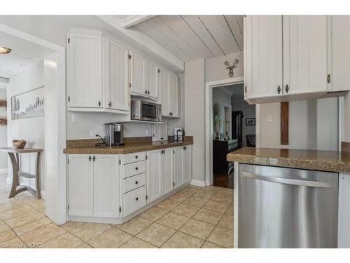 585 Dundas Street E, Hamilton, ON - Indoor Photo Showing Kitchen