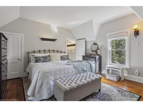 585 Dundas Street E, Hamilton, ON - Indoor Photo Showing Bedroom