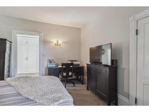 585 Dundas Street E, Hamilton, ON - Indoor Photo Showing Bedroom