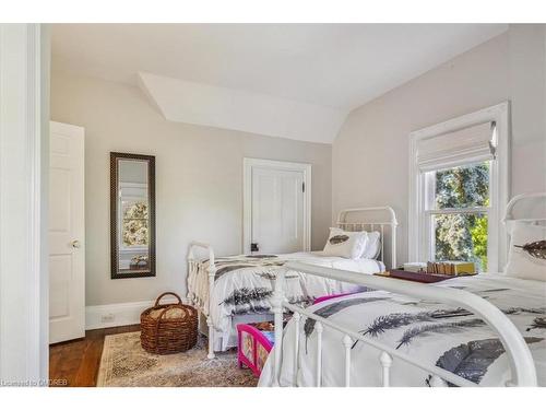 585 Dundas Street E, Hamilton, ON - Indoor Photo Showing Bedroom