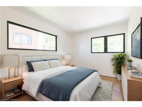 2226 Lakeshore Road, Burlington, ON - Indoor Photo Showing Bedroom