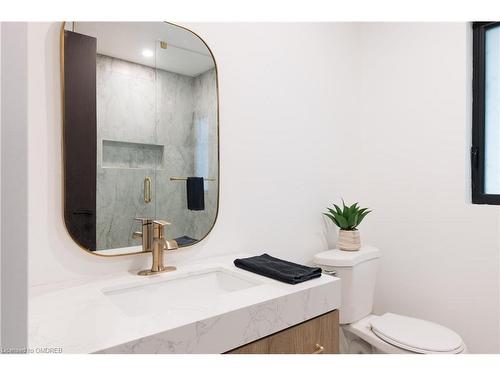 2226 Lakeshore Road, Burlington, ON - Indoor Photo Showing Bathroom