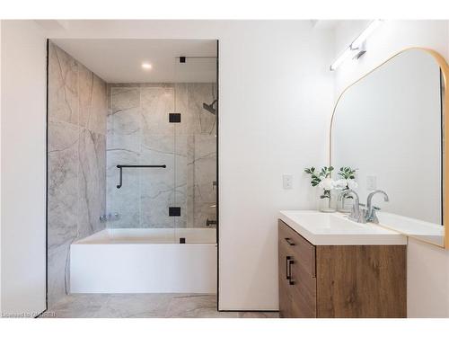 2226 Lakeshore Road, Burlington, ON - Indoor Photo Showing Bathroom