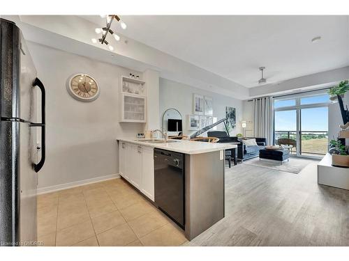 418-5010 Corporate Drive, Burlington, ON - Indoor Photo Showing Kitchen